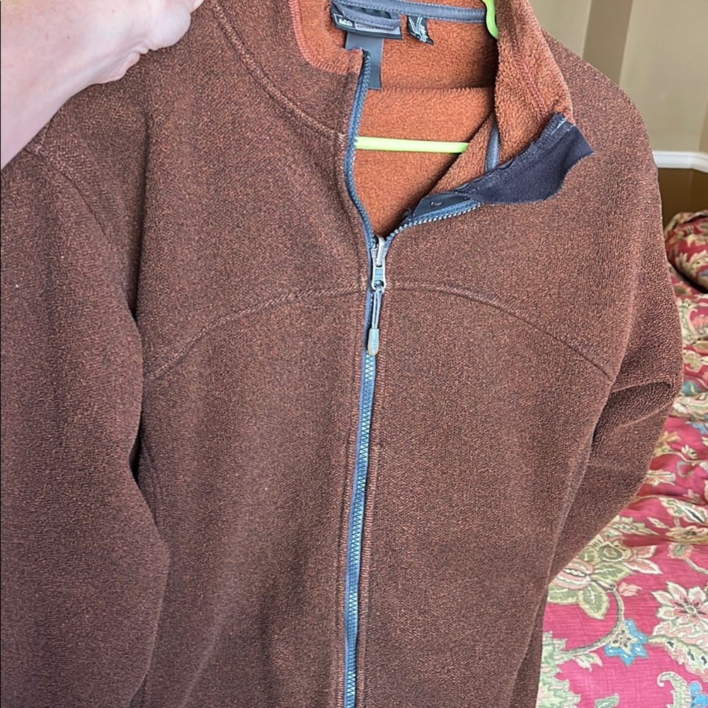 Men’s REI Polartec zip up sweatshirt.